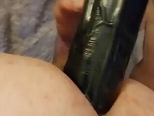 Un gode BBC étire mon trou serré
