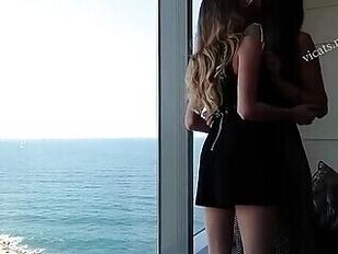 Vica et Milly en robes