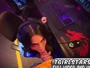 Fille de jeu à cru Avery Lust