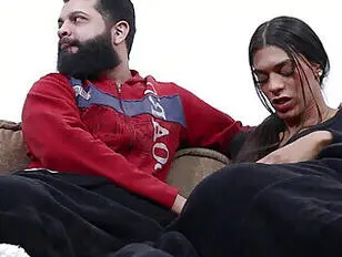 Il a baisé mon amie trans en secret,j'ai adoré ! Suis-je une cocufieuse ?