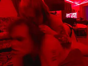 Maîtresse Cyanide Sombre Satanique Shemale Hardcore Strapon Anal Fucking de Sinister Demi-sœur Maîtresse Cy's House of Whorrors