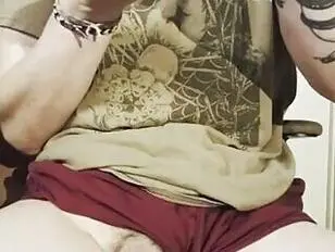 Милашка-ти-милашка забирает тебя домой и дрочит вместе с тобой (превью)