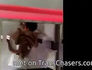 Una bella transessuale scopa il suo uomo e lui filma tutto