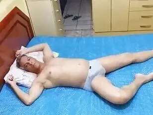 Riposare bene con un cazzo duro 002