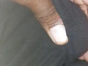 Hete masturbatie in korte broek