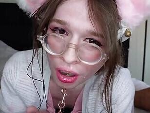 Pixie Pond prend ma première bite de star du porno