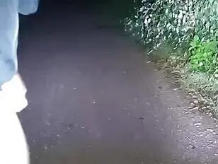 Уродливая шлюха Бьянкасси выставляет себя напоказ на улице в воскресенье утром. ПОЛНОЕ ИДЕНТИФИКАТОР