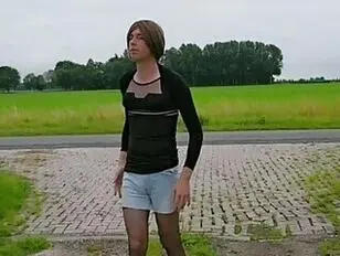 Грязная игра с дилдо на публике