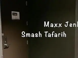 Ria ujeżdża dwa duże czarne kutasy