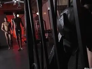 Femboy Slave serve due Alpha della BBC