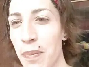 Tranny verrast wanneer ze haar pik laat zien