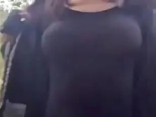 Pedalar sozinho na floresta