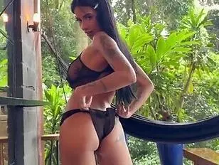 Kelly Oliveira cis 2