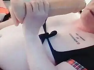 वेबकैम पर एक गंदी,हिजड़े जैसी कुतिया को लड़कियों द्वारा अपमानित किया गया