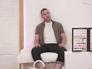 Salon slut Leah Hayes offers after hours package to hung guy