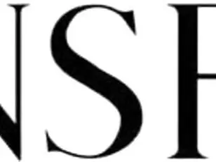 एरियल अपने प्लंबर के साथ संबंध बनाती है