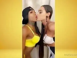 Transessuali brasiliani in forma fanno sesso reciproco