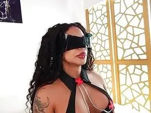 Eva com seu belo traseiro