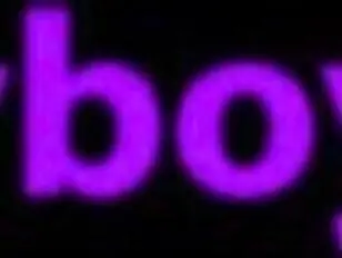 छोटी कद-काठी वाली लाओशन को खिलौनों से खेला जाता है और बिना कपड़ों के उस लड़के के साथ सेक्स किया जाता है और उसके वीर्य को भी योनि में डाला जाता है।
