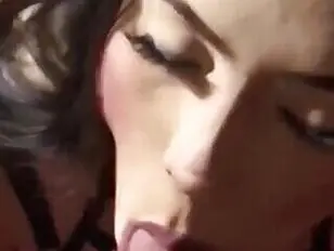 Guarda questa TS amatoriale che si diverte con uno sconosciuto in questo video censurato di Que Vino