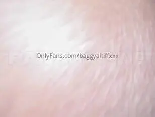 Lindo orifício de ébano cremoso