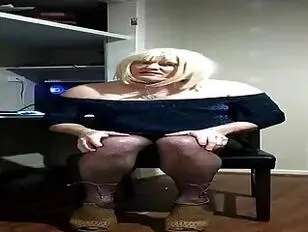 Daisy spielt mit meinen Brüsten und macht mich geil.