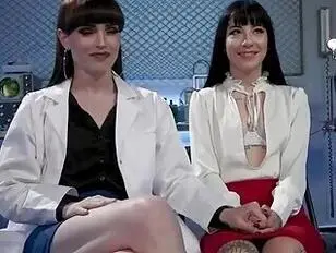 Ratas de Laboratorio orgasmos anales con Natalie y Charlotte