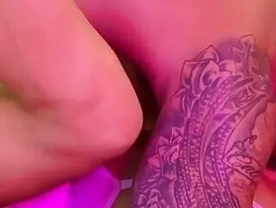 Gepassioneerde missionaris en doggy style met een aantrekkelijke transvrouw