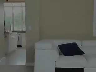 Немного размяла ноги перед тем,как заняться сексом с тренером.