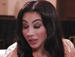 Ariel Demure scopa un marito e lo fa anche mentre la moglie guarda