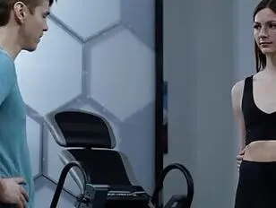 A Amanda Riley le gusta la polla grande del chico del gimnasio y la recibe con semen en la boca.