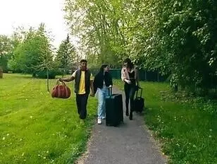 Un jeune homme sexy baise la colocataire.