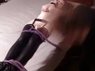 Fodendo-a com força na boca e no cu