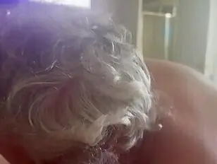 Papai dando prazer ao pau da sua filhinha