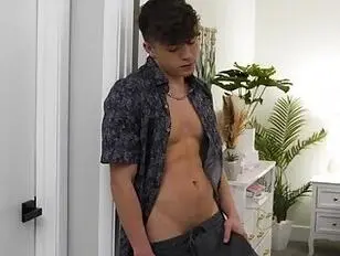 Lindo joven follando con un chico afeminado