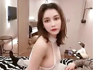 Азиатская транссексуалка сделала минет перед тем,как заняться сексом.