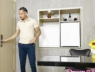 पुलिसवाली निकोली सांचेस ने शरारती लड़के के साथ यौन संबंध बनाए