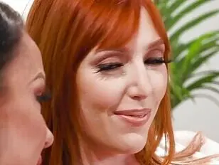 Casey Kisses hat Sex mit zwei Mädchen