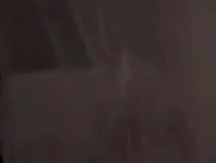 Ts budzi się i zaczyna ssać