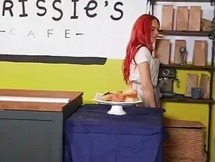 कॉफी शॉप की वेश्या के साथ सेक्स किया गया