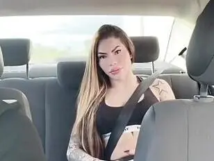 Un autista Uber prova una transizione hot