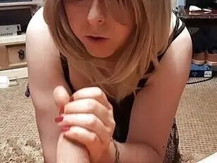 Sissy bitch gives a quickie blowjob