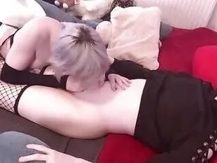 FULL LENGTH Transgirl es criticada tontamente por femboy