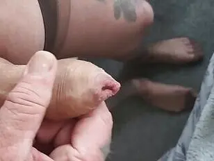 Adoro acariciar meu pauzinho de menininha
