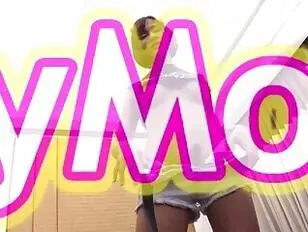 Es hora de que dos ladyboys se acuesten con chicos.