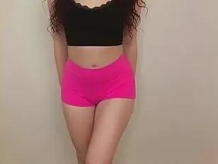Difficile à croire que j'ai une bite de fille en dessous