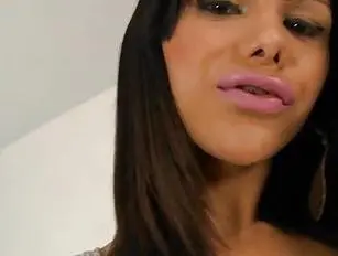 Tranny mit großem Wazoo wird richtig hart geknallt