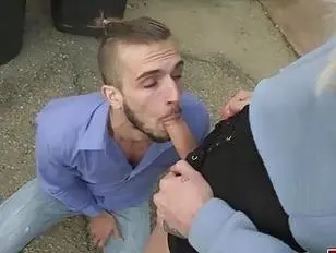 La trans tettona Casey Kisses resta senza preservativo