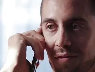 TS Eva apprezza il modo in cui il ragazzo le fa un pompino