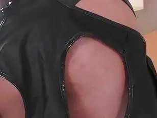 Shemale Bella Trix toys her own asshole